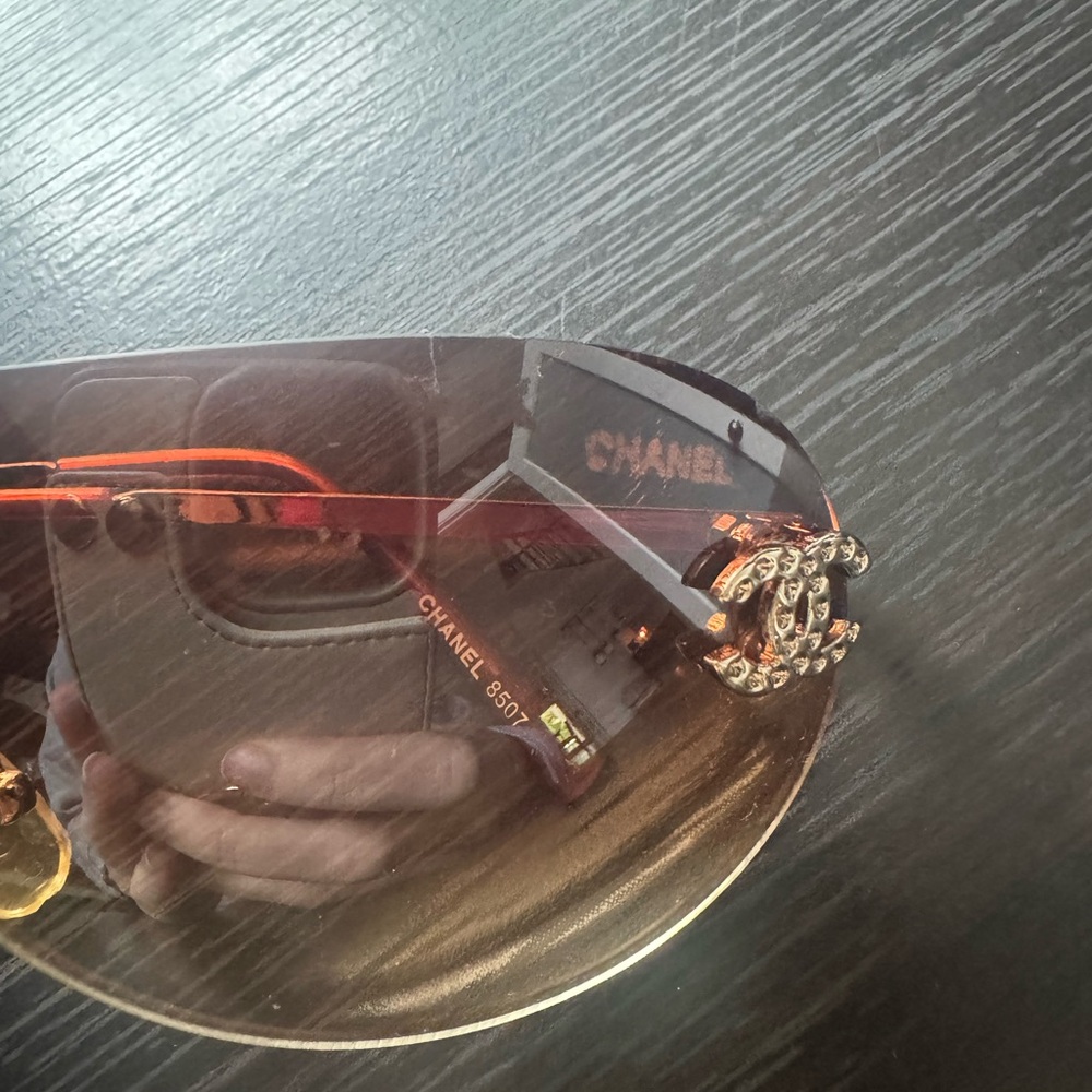 CHANEL Gradient Brown Sunglasses - Picture 4 of 5